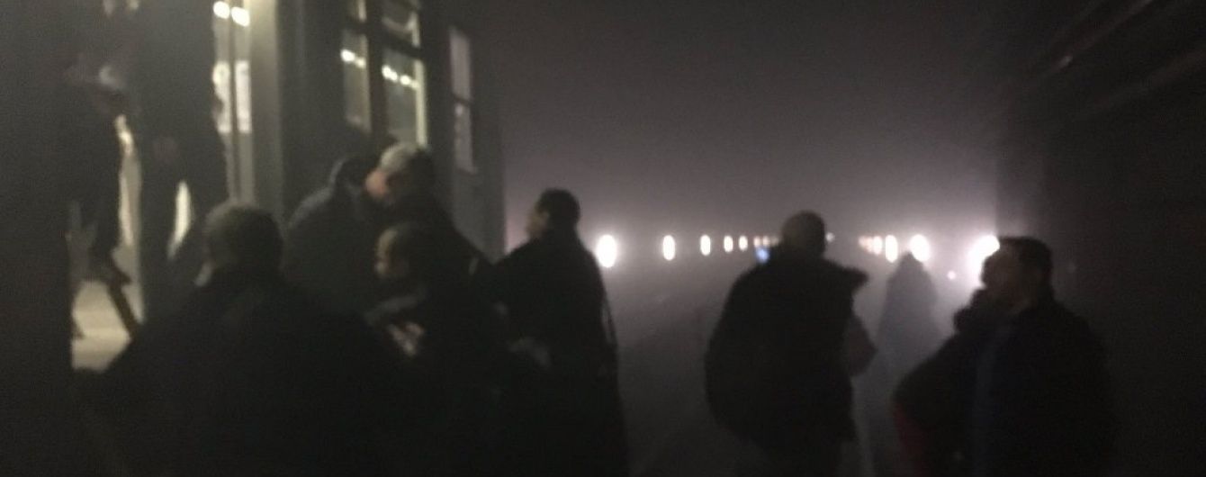 Пасажири брюссельського метро зняли відео евакуації в темному й задимленому тунелі