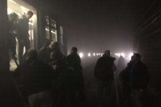 Пасажири брюссельського метро зняли відео евакуації в темному й задимленому тунелі