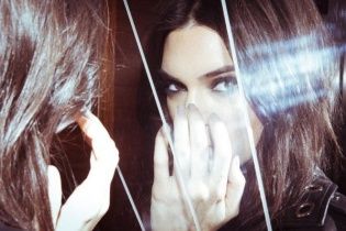 Сестра Кардашян у купальнику знялася для Vogue