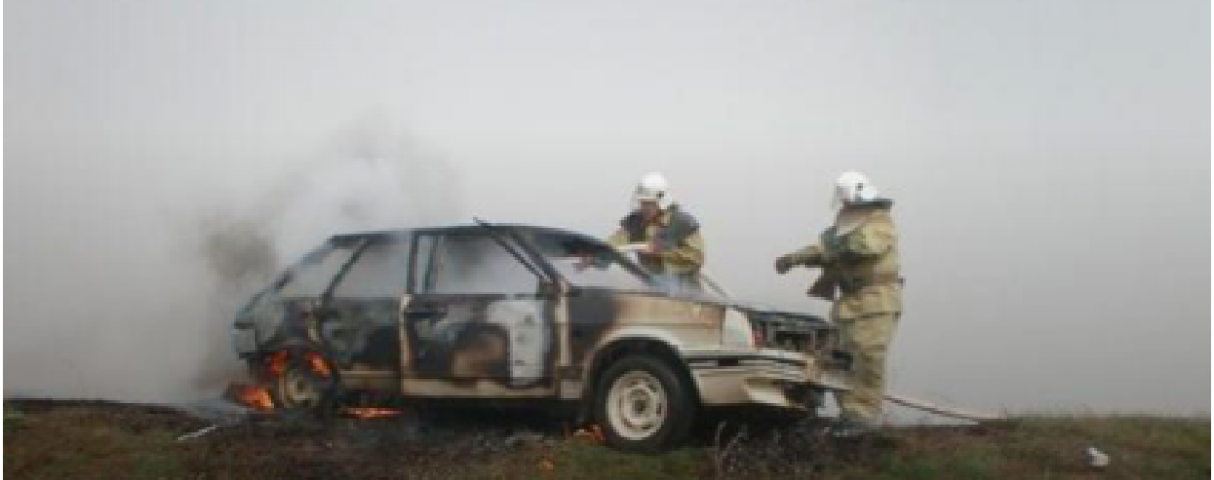 На Херсонщині в палаючому авто загинула жінка, водій отримав опіки