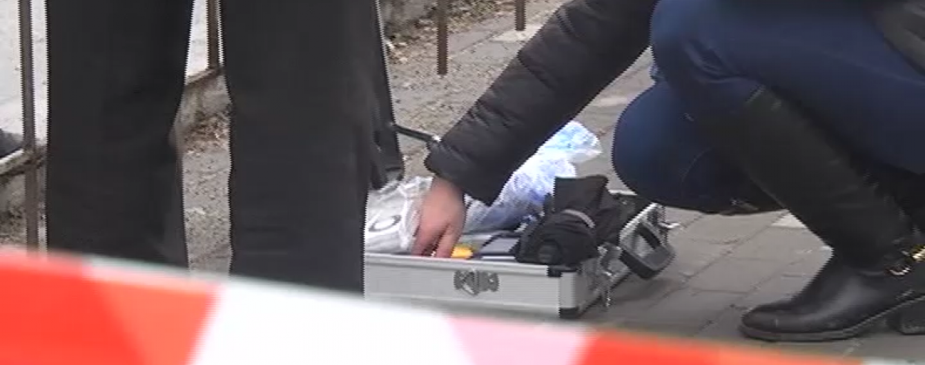 В екс-керівника УБОЗу випустили сім куль і "добивали" ножем