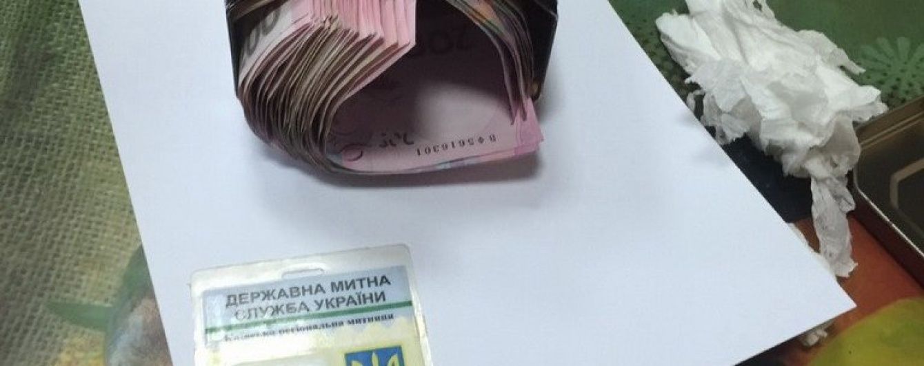 У Києві "погорів" на хабарі посадовець митного поста
