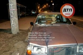 У Києві автомобіль насмерть збив жінку