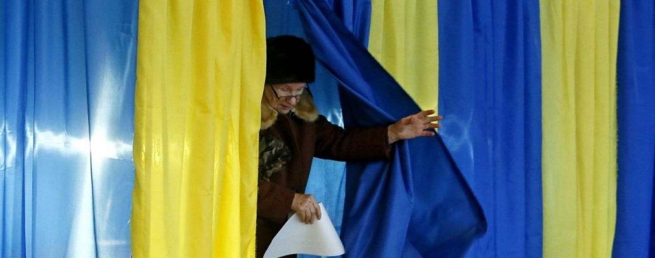 У Кривому Розі спостерігачі повідомляють про видачу грошей біля дільниці і масове підвезення пенсіонерів