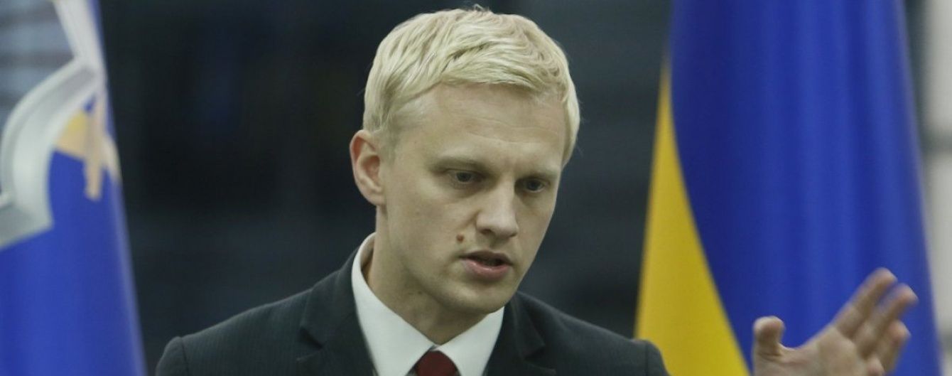 Керівнику Центру протидії корупції вручили повістку троє військових у супроводі молодиків з камерою