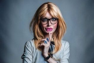 "Страшно красива" травесті-діва Монро налякала "гігантськими" губами