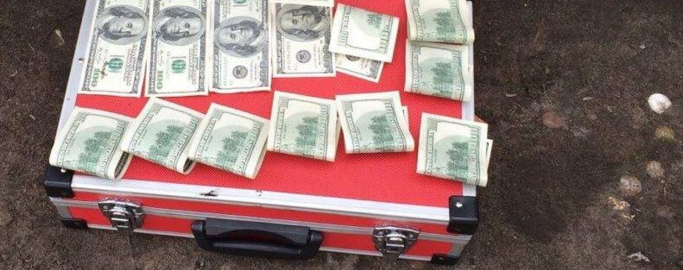 У Києві на валютному хабарі погорів посадовець "Київпастрансу"