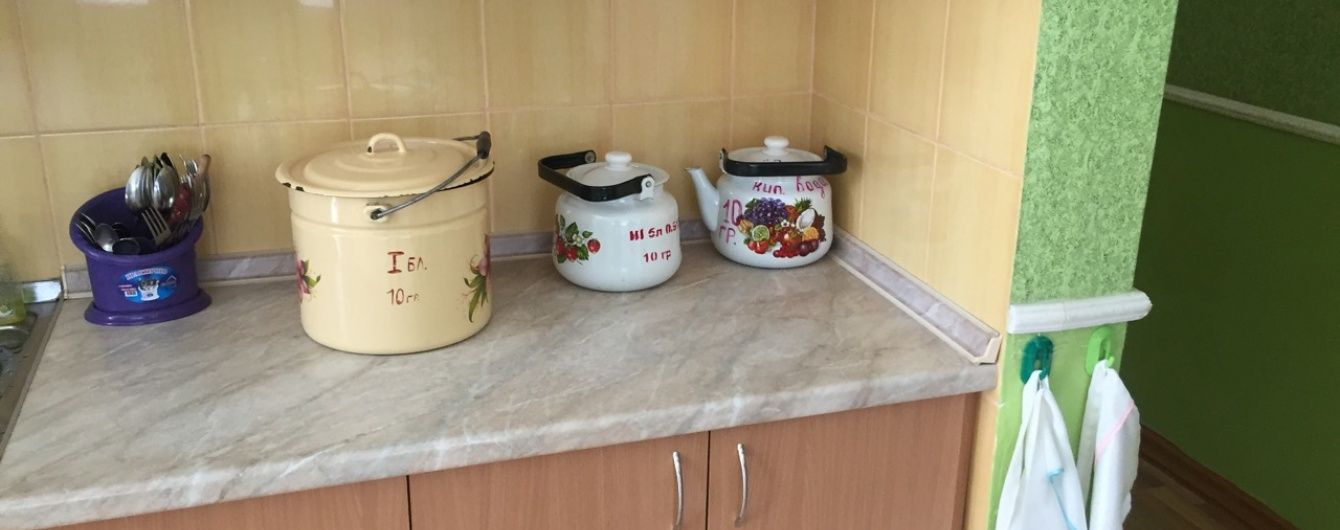 У Краматорську дітей у садочку напоїли білизною, а у Києві школярі отруїли мийним засобом однокласницю