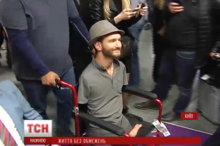 В Україну прилетів легендарний Нік Вуйчич