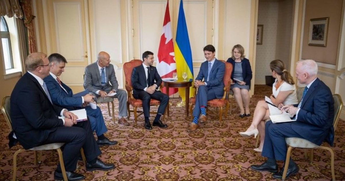 Канада будет поставлять Украине бронетехнику - Зеленский