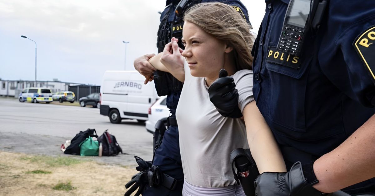 20-річна Тунберг приєдналася до групи молодих протестувальників, які блокували нафтові танкери в порту Мальме в червні / Twitter