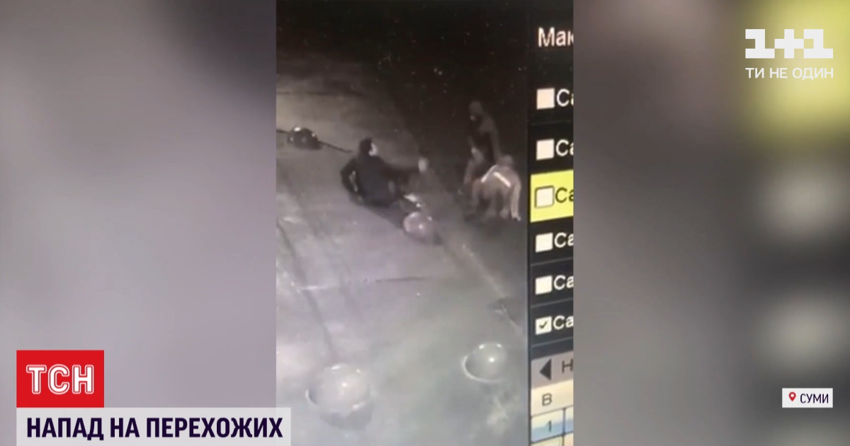 В Сумах мужчина с ножом набросился на прохожих — раненые попали в реанимацию