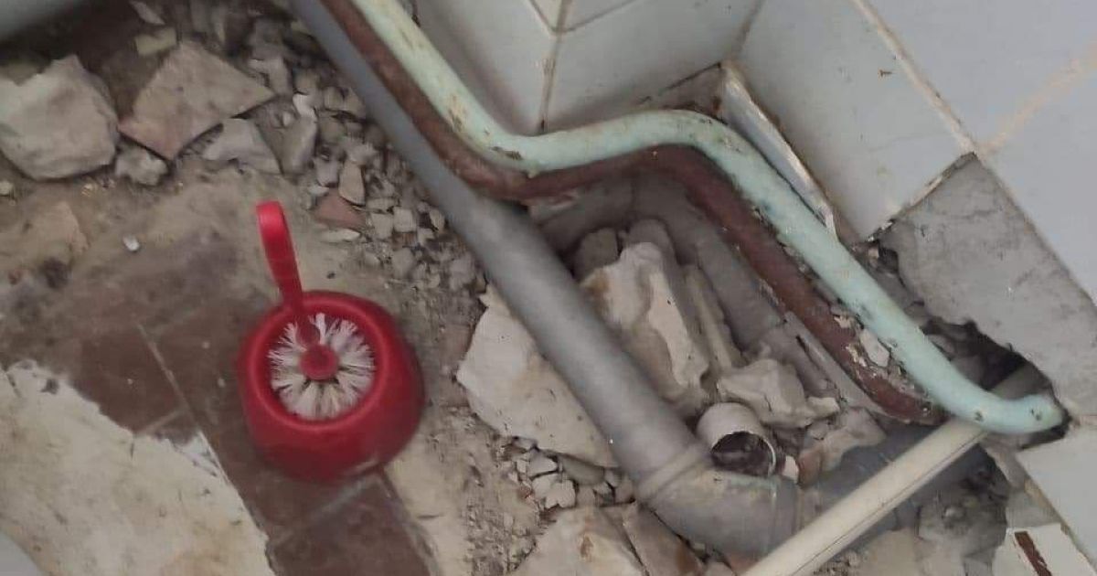 Одна медсестра на 60 человек: в Сети появились фото больницы для пациентов с коронавирусом в Харькове