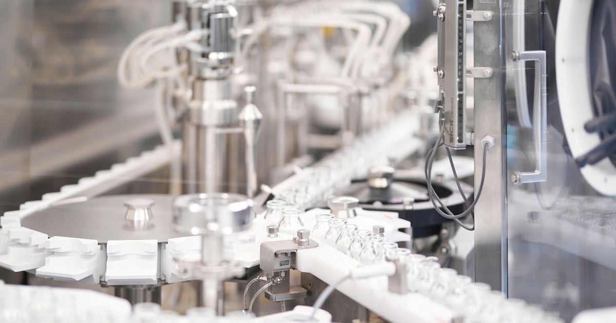 К своему 95-летию "Фармак" запускает новое инновационное асептическое производство жидких лекарственных средств