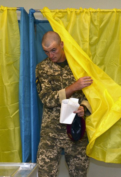 Кто возглавляет президентские рейтинги в Украине: социологи опубликовали новые данные