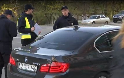 Киевские копы остановили пьяного сотрудника российского посольства