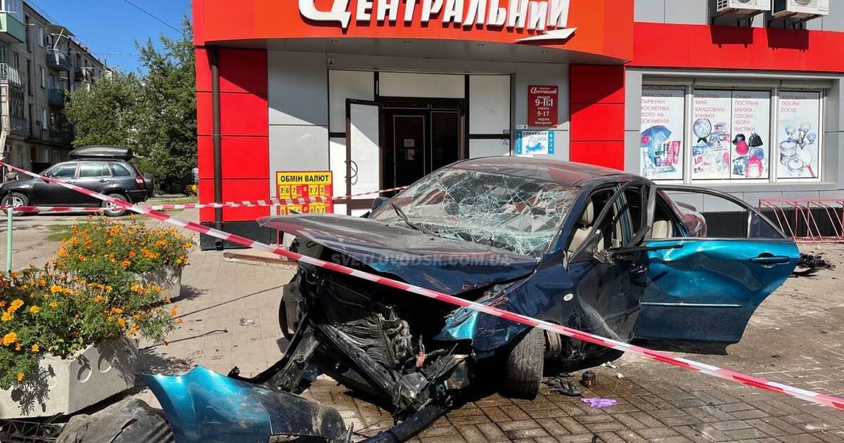 Вел сына в первый класс и узнал о смерти жены: подробности гибели матери троих детей в ДТП в Светловодске