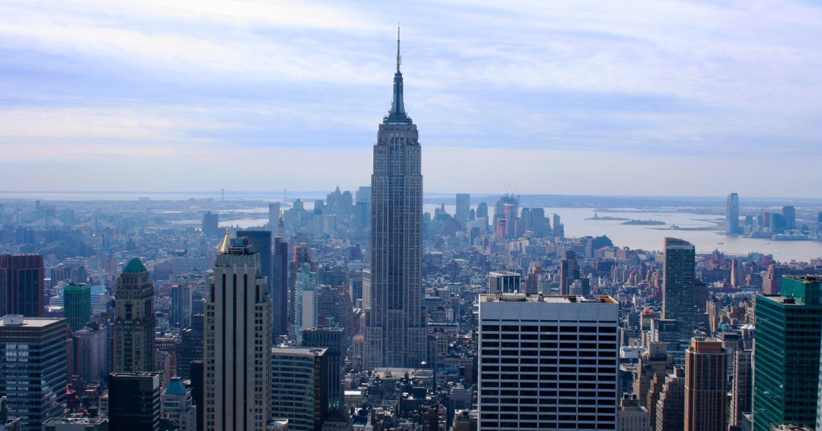 Эмпайр-Стейт-Билдинг "стукнуло" 85: интересные факты о легендарном небоскребе. Инфографика