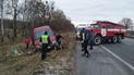 На трассе Киев-Чоп перевернулся микроавтобус: погибшую пассажирку зажало автомобилем