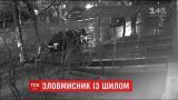 В Киеве появился шинный хулиган: человек без веских причины пробивает колеса автомобилей