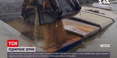 Тонны зерна пошли ко дну: в Одесской области ремонтируют баржу, которая частично затонула