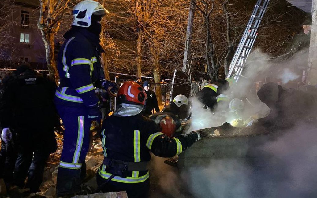 На місці вибуху будинку у Львові / © МВС України у Telegram