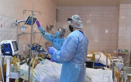 Такої смертності від коронавірусу в Україні ще не було: за добу понад 830 летальних випадків