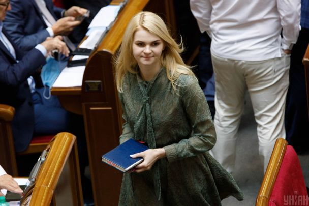 Нардеп от "Слуги народа" Анна Колесник сложила мандат - подробности