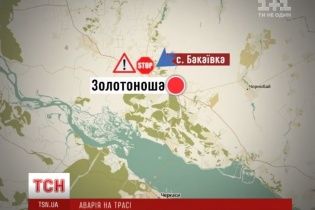 Через аварію вантажівки та витік газу біля Золотоноші перекривали трасу національного значення