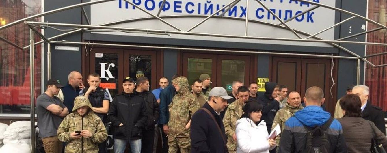 Кафе "Каратєль" на Майдані боронять вчорашні загарбники готелю "Либідь"