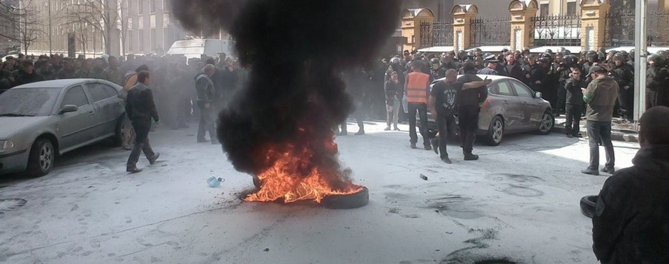 Під час пікету в центрі Києва розбили голову журналісту