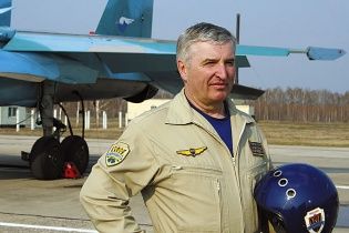 Льотчик від Бога, депутат від президента. Пілот, який "катав" Путіна на винищувачі, піде в Держдуму