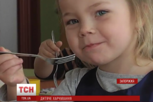 У Запоріжжі вихованців дитсадків годували фальсифікованими продуктами