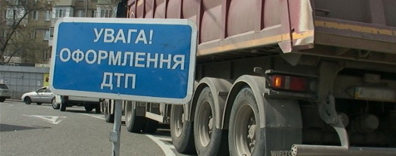 У Києві пенсіонерка вижила після аварії з вантажівкою, але померла від серцевого нападу