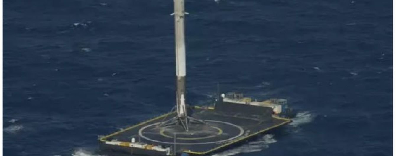 Ракета Falcon 9 вперше успішно приводнилася в океані