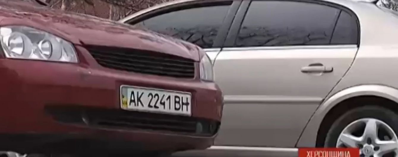 "Після війни ми заїдемо в Крим на українських номерах". В АРК намагаються уникнути перереєстрації