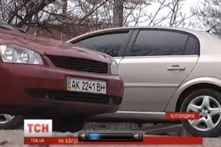 "Після війни ми заїдемо в Крим на українських номерах". В АРК намагаються уникнути перереєстрації