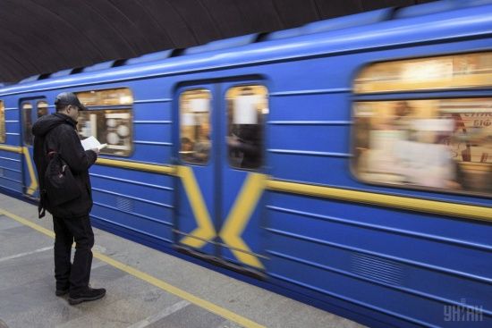 У Києві станція метро "Палац спорту" відновила роботу, але тепер анонім замінував "Хрещатик"