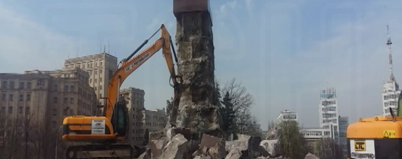 У Харкові демонтують залишки стійкого пам'ятника Леніну