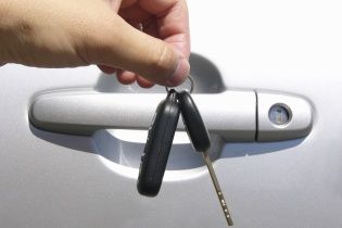 В Киеве задержали "сканеристов", которые пытались похитить сумку денег с авто