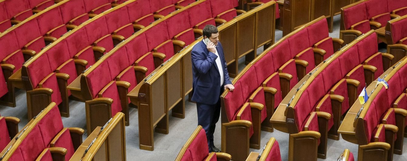 Рада розійшлася, не відправивши Яценюка у відставку