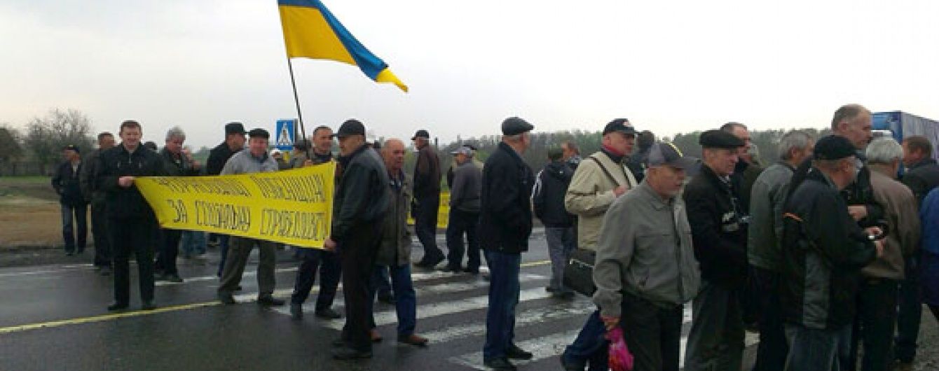 На Полтавщині чорнобильці перекрили трасу державного значення Київ-Харків