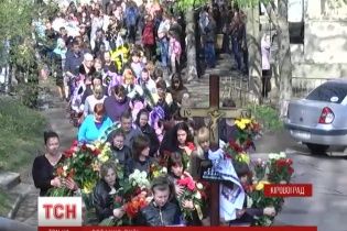 У Кіровограді поховали дитину, котру жорстоко вбив маніяк-сатаніст