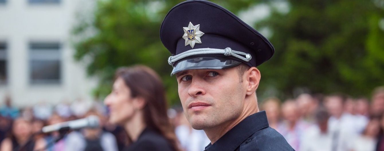 На одну зарплату. Начальник патрульної поліції оприлюднив декларацію