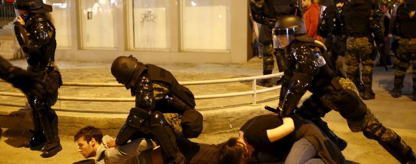 У Македонії демонстранти взяли штурмом канцелярію президента