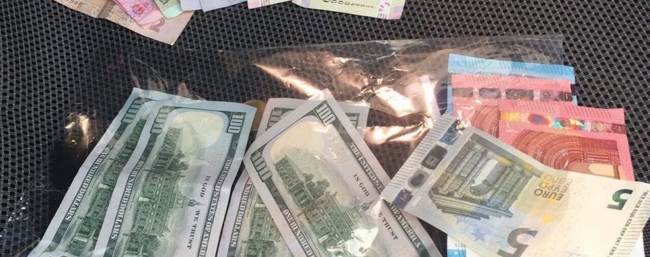 У Чернівецькій області за хабар затримали начальника відділення поліції