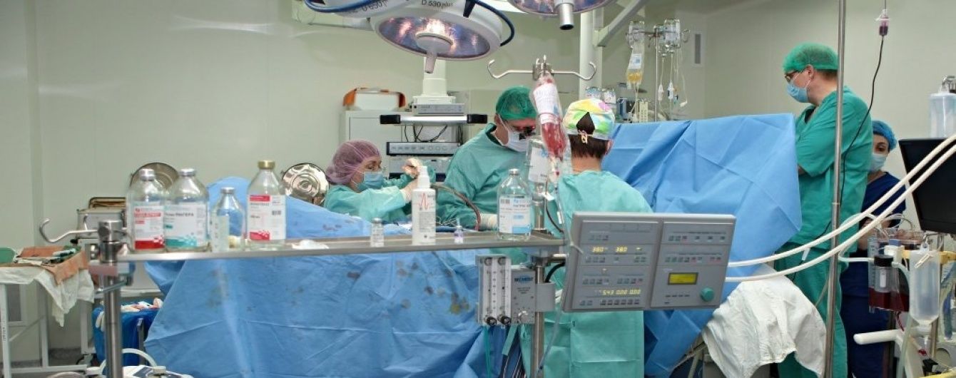 В Киеве врачи вживили человеку механическое сердце
