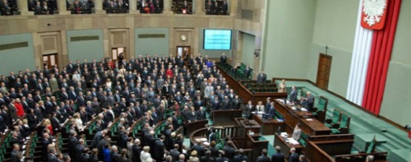 Польського депутата вигнали з партії та погрожують прокуратурою за "кнопкодавство"