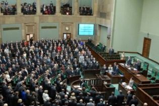 Польського депутата вигнали з партії та погрожують прокуратурою за "кнопкодавство"