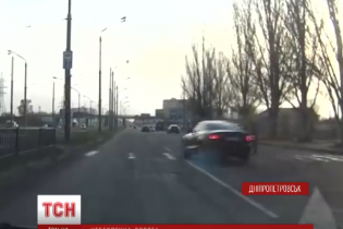 Поліція шукає водія, нахабна їзда котрого потрапила на відеореєстратор